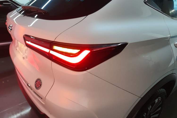 Used CHANGAN OSHAN X5 2021 1.5T DCT Prestige Edition Right Rear Taillight