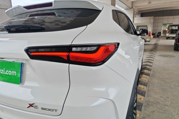 Used CHANGAN OSHAN X5 2021 1.5T DCT Prestige Edition Right Rear Taillight