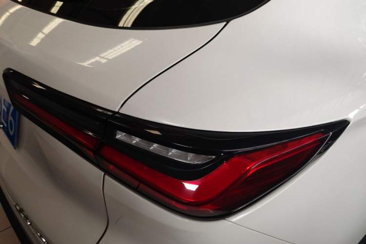 Used CHANGAN OSHAN X5 2021 1.5T DCT Prestige Edition Right Rear Taillight