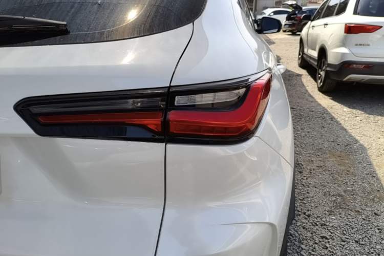 Used CHANGAN OSHAN X5 2021 Revised Version 1.5T DCT Luxury Edition Right Rear Taillight