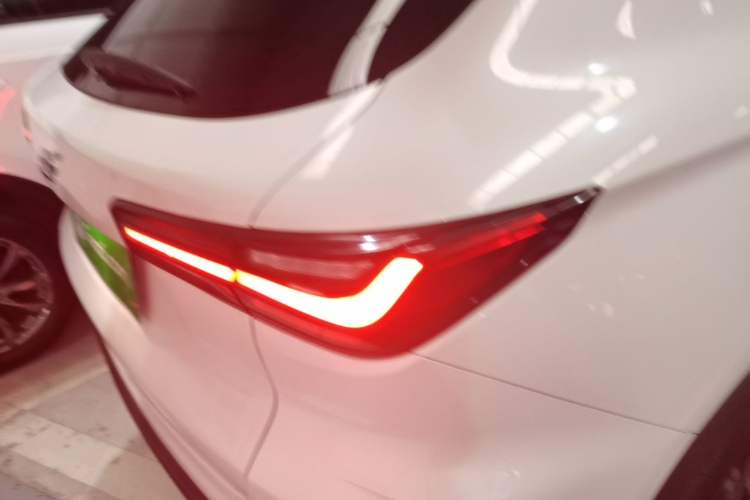 Used CHANGAN OSHAN X5 2021 1.5T DCT Prestige Edition Right Rear Taillight