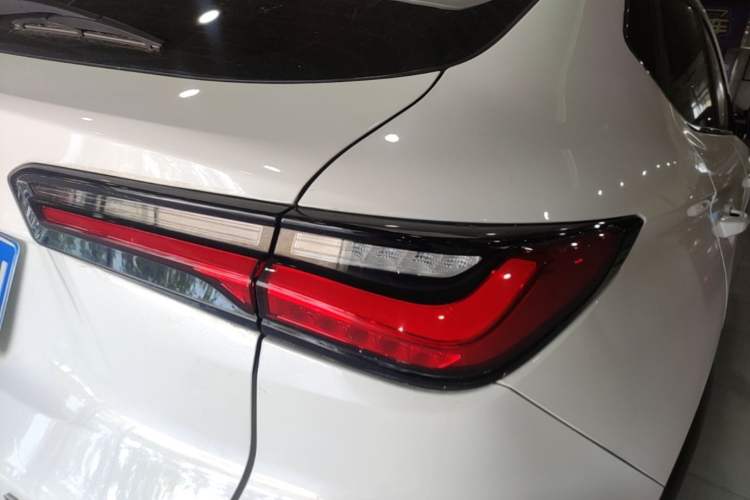 Used CHANGAN OSHAN X5 2021 1.5T DCT Prestige Edition Right Rear Taillight