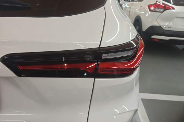 Used CHANGAN OSHAN X5 2021 1.5T DCT Flagship Edition Right Rear Taillight