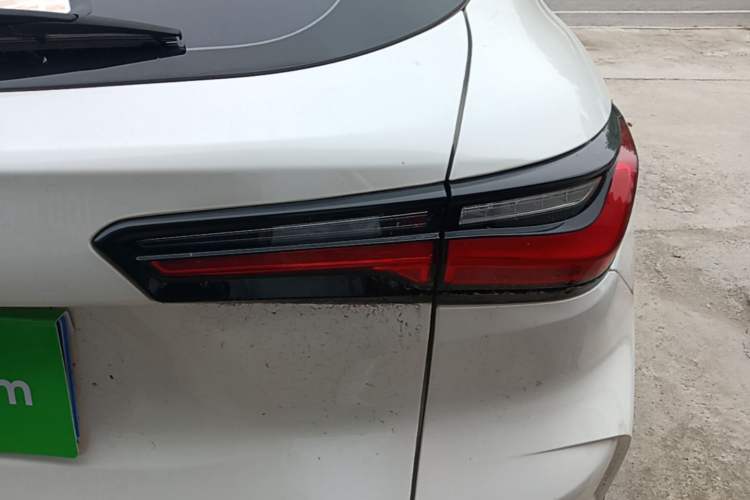 Used CHANGAN OSHAN X5 2021 Revised Version 1.5T DCT Luxury Edition Right Rear Taillight