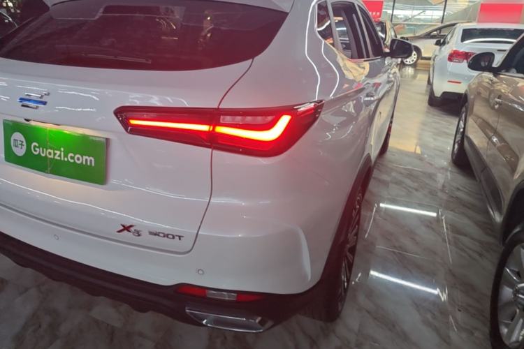 Used CHANGAN OSHAN X5 2021 1.5T DCT Prestige Edition Right Rear Taillight