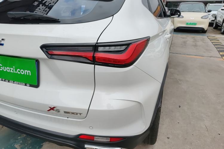 Used CHANGAN OSHAN X5 2021 1.5T DCT Prestige Edition Right Rear Taillight