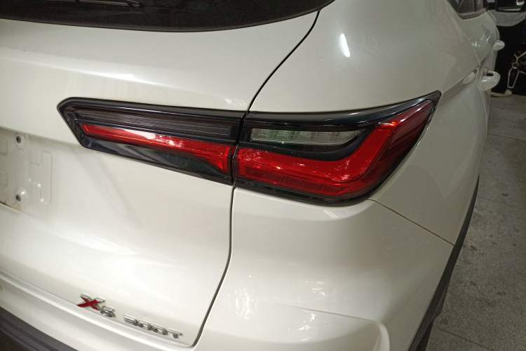 Used CHANGAN OSHAN X5 2021 1.5T DCT Prestige Edition Right Rear Taillight