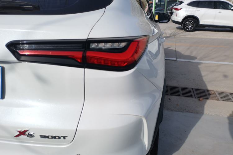Used CHANGAN OSHAN X5 2021 1.5T DCT Flagship Edition Right Rear Taillight