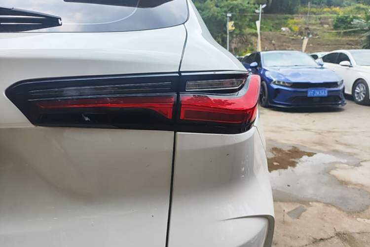 Used CHANGAN OSHAN X5 2021 Revised Version 1.5T DCT Luxury Edition Right Rear Taillight