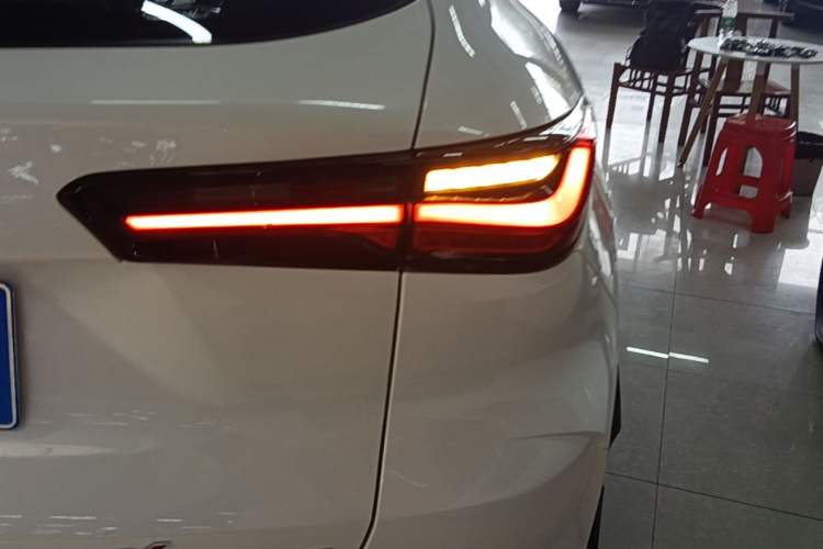 Used CHANGAN OSHAN X5 2021 1.5T DCT Prestige Edition Right Rear Taillight