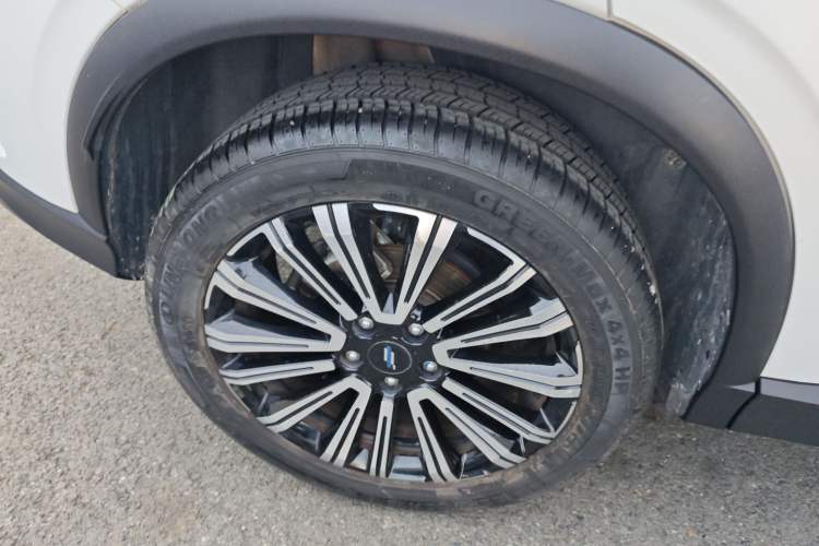Used CHANGAN OSHAN X5 2021 1.5T DCT Prestige Edition Right Rear Wheel Hub
