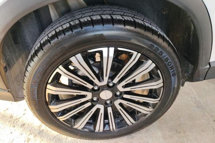 Used CHANGAN OSHAN X5 2021 1.5T DCT Prestige Edition Right Rear Wheel Hub