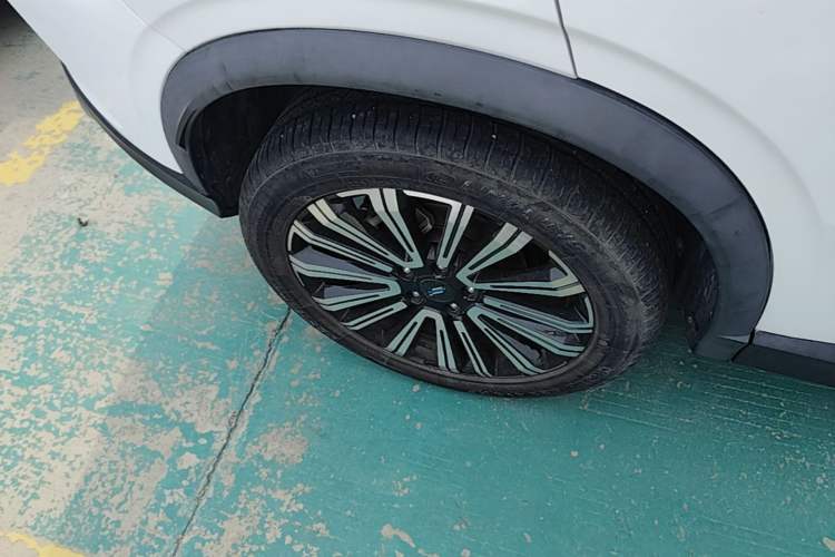 Used CHANGAN OSHAN X5 2021 Revised Version 1.5T DCT Luxury Edition Right Rear Wheel Hub