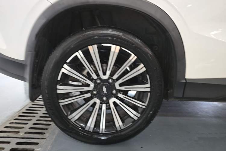 Used CHANGAN OSHAN X5 2021 1.5T DCT Prestige Edition Right Rear Wheel Hub