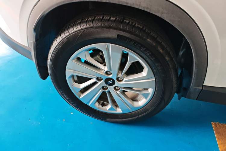 Used CHANGAN OSHAN X5 2021 1.6L CVT Luxury Model Right Rear Wheel Hub