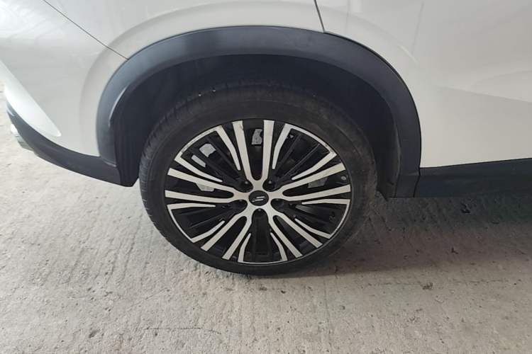Used CHANGAN OSHAN X5 2021 1.5T DCT Flagship Edition Right Rear Wheel Hub
