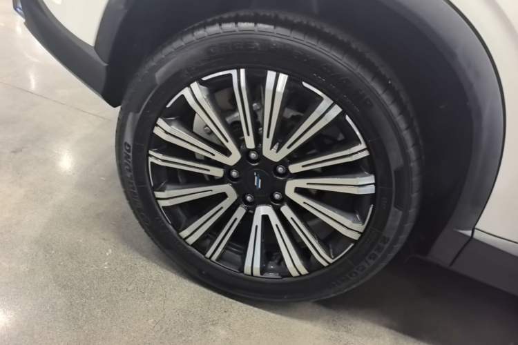 Used CHANGAN OSHAN X5 2021 1.5T DCT Prestige Edition Right Rear Wheel Hub