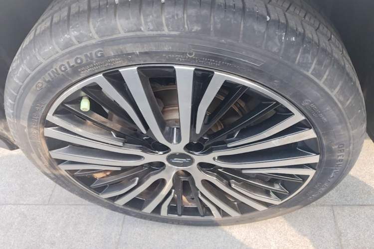 Used CHANGAN OSHAN X5 2021 1.5T DCT Flagship Edition Right Rear Wheel Hub