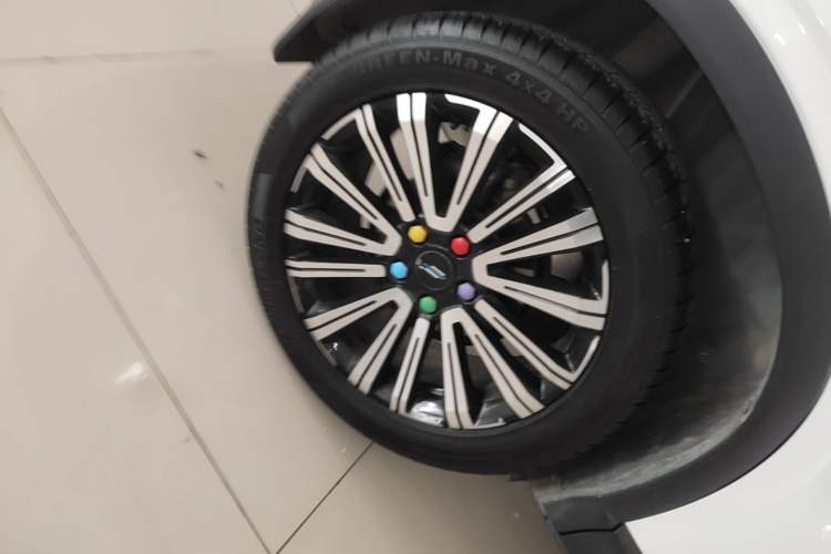 Used CHANGAN OSHAN X5 2021 1.5T DCT Prestige Edition Right Rear Wheel Hub