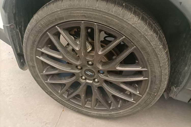 Used CHANGAN OSHAN X5 2021 1.5T DCT Flagship Edition Right Rear Wheel Hub