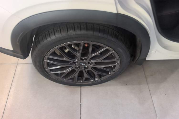 Used CHANGAN OSHAN X5 2021 1.5T DCT Flagship Edition Right Rear Wheel Hub