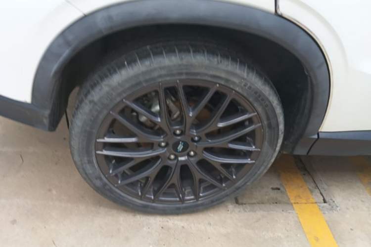 Used CHANGAN OSHAN X5 2021 1.5T DCT Flagship Edition Right Rear Wheel Hub