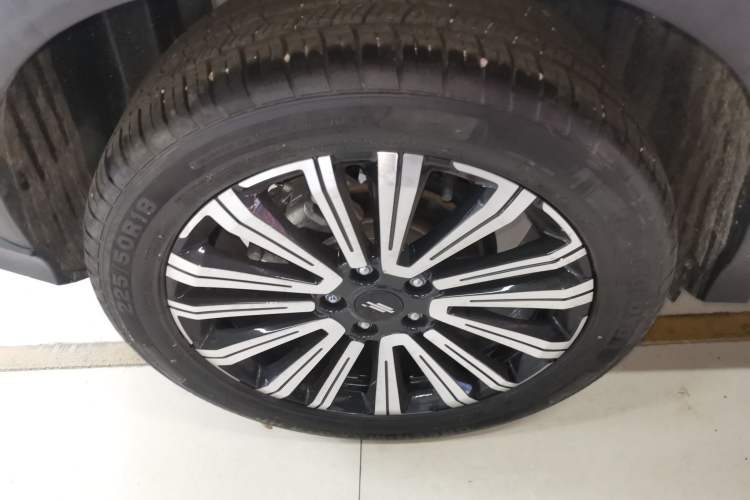 Used CHANGAN OSHAN X5 2021 1.5T DCT Prestige Edition Right Rear Wheel Hub