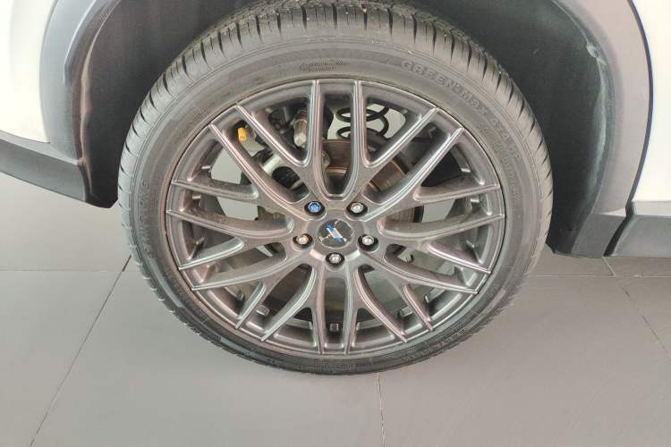 Used CHANGAN OSHAN X5 2021 1.5T DCT Flagship Edition Right Rear Wheel Hub