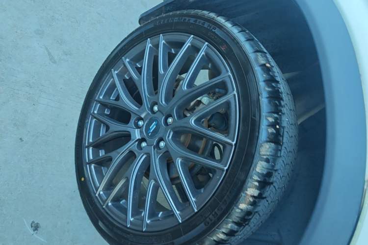 Used CHANGAN OSHAN X5 2021 1.5T DCT Flagship Edition Right Rear Wheel Hub
