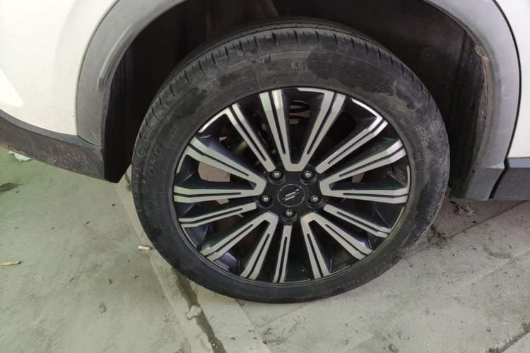 Used CHANGAN OSHAN X5 2021 1.5T DCT Prestige Edition Right Rear Wheel Hub