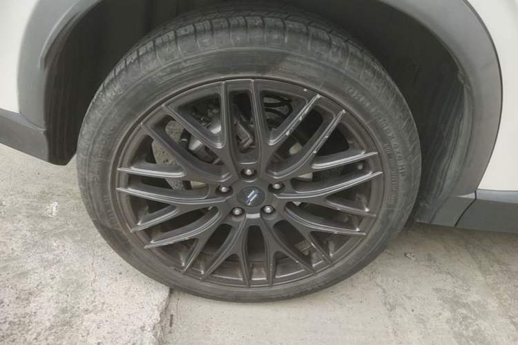 Used CHANGAN OSHAN X5 2021 1.5T DCT Flagship Edition Right Rear Wheel Hub