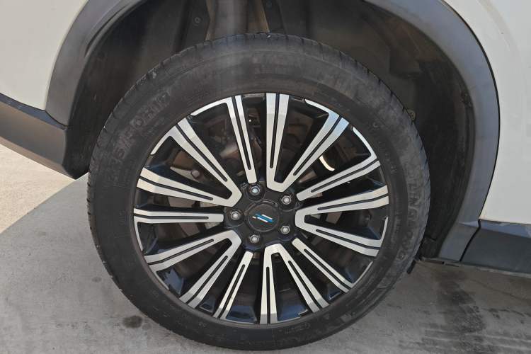 Used CHANGAN OSHAN X5 2021 1.5T DCT Prestige Edition Right Rear Wheel Hub