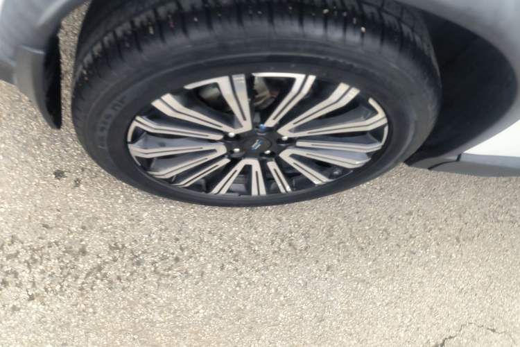 Used CHANGAN OSHAN X5 2021 1.5T DCT Prestige Edition Right Rear Wheel Hub