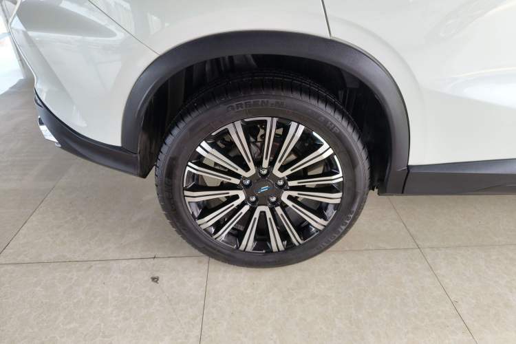 Used CHANGAN OSHAN X5 2021 1.5T DCT Prestige Edition Right Rear Wheel Hub