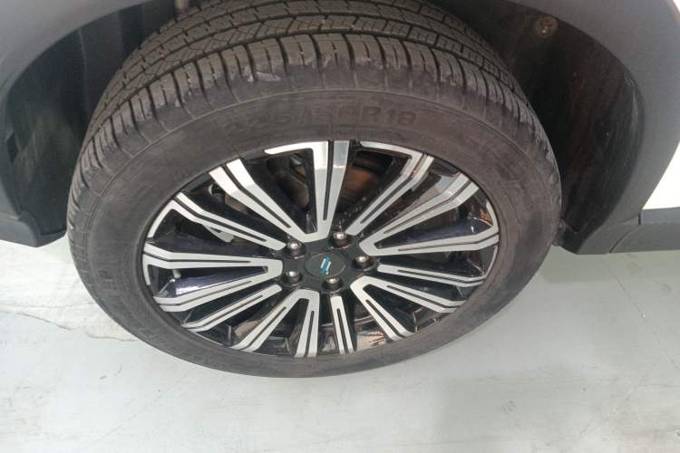 Used CHANGAN OSHAN X5 2021 1.5T DCT Prestige Edition Right Rear Wheel Hub