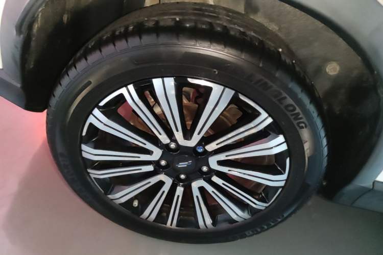 Used CHANGAN OSHAN X5 2021 1.5T DCT Prestige Edition Right Rear Wheel Hub
