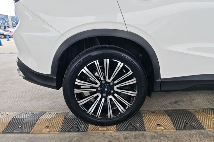 Used CHANGAN OSHAN X5 2021 1.5T DCT Prestige Edition Right Rear Wheel Hub