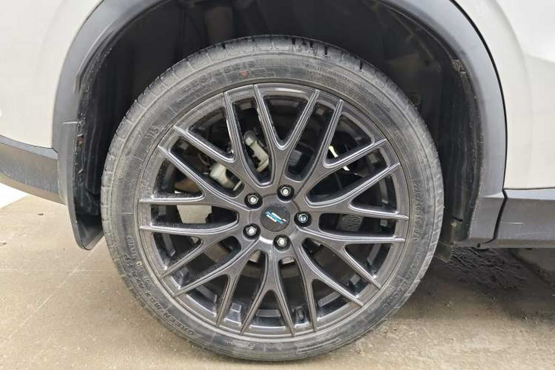 Used CHANGAN OSHAN X5 2021 1.5T DCT Flagship Edition Right Rear Wheel Hub