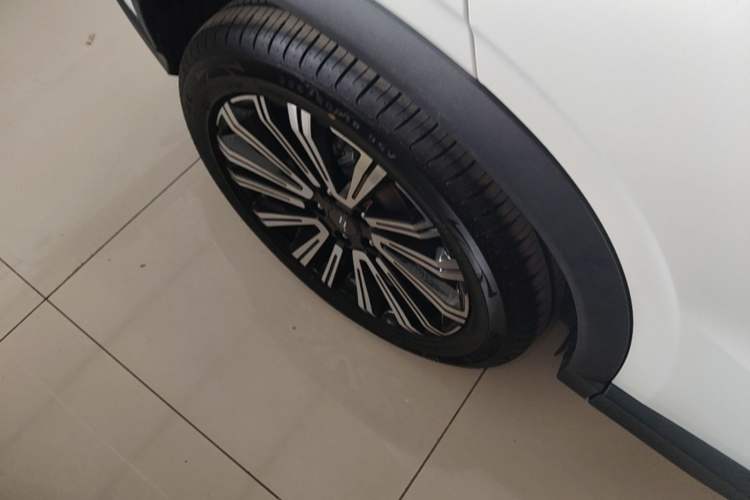 Used CHANGAN OSHAN X5 2021 1.5T DCT Prestige Edition Right Rear Wheel Hub