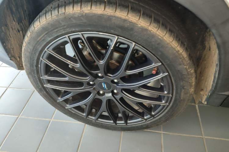 Used CHANGAN OSHAN X5 2021 1.5T DCT Flagship Edition Right Rear Wheel Hub