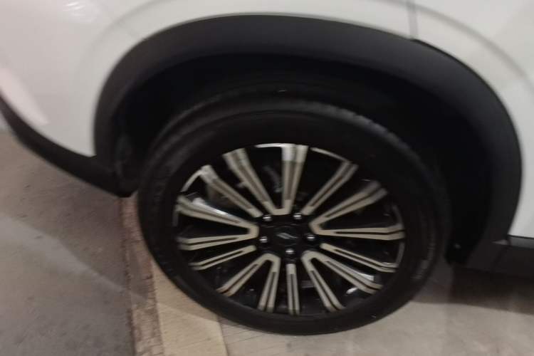 Used CHANGAN OSHAN X5 2021 1.5T DCT Prestige Edition Right Rear Wheel Hub