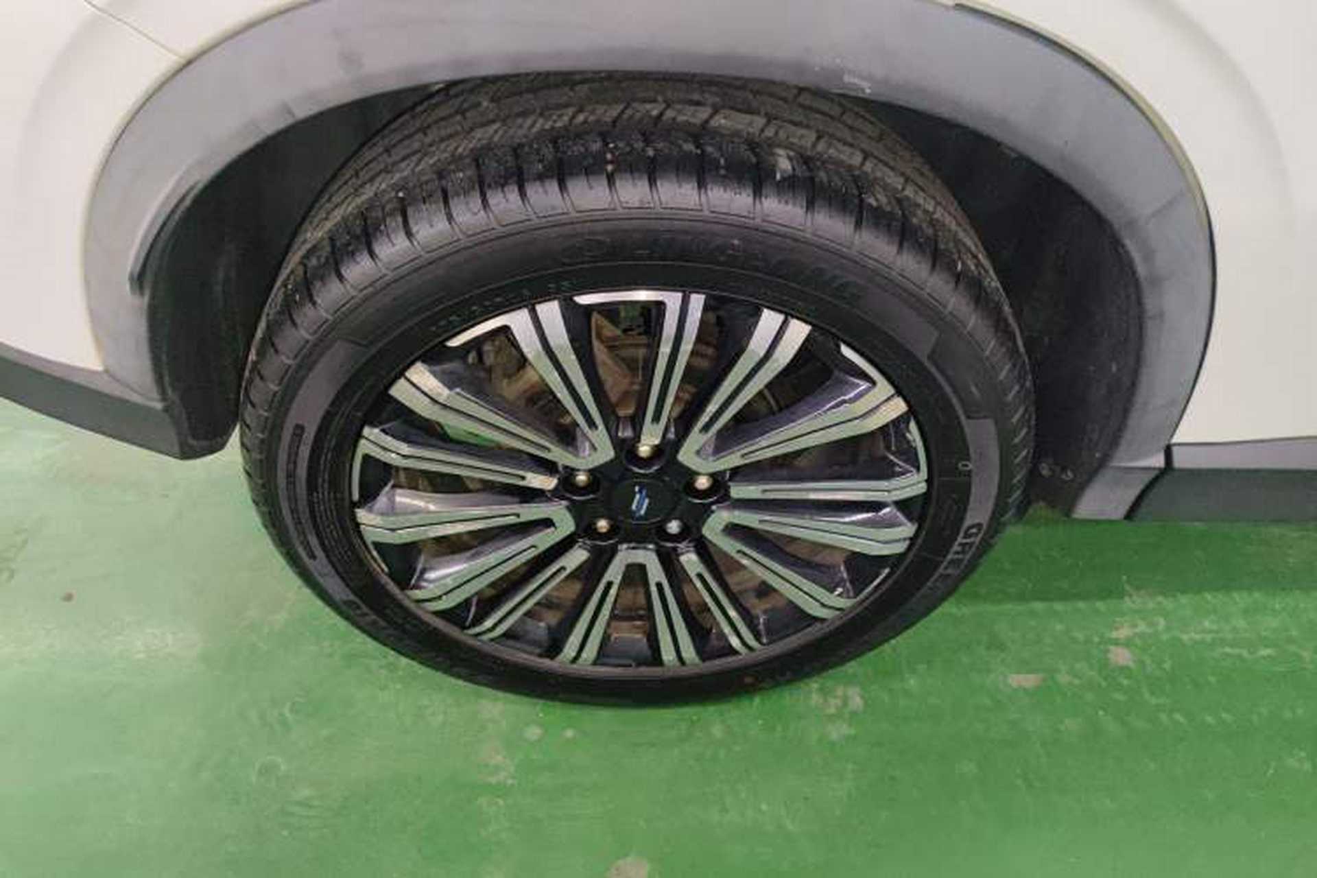 Used CHANGAN OSHAN X5 2021 1.5T DCT Prestige Edition Right Rear Wheel Hub