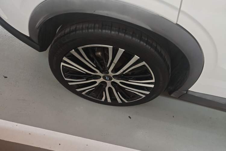 Used CHANGAN OSHAN X5 2021 1.5T DCT Flagship Edition Right Rear Wheel Hub