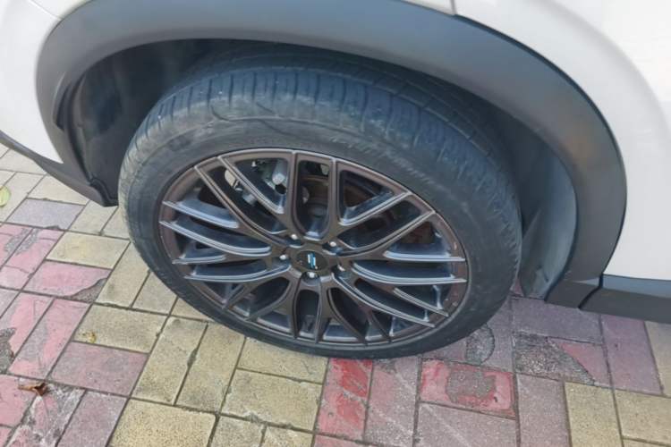 Used CHANGAN OSHAN X5 2021 1.5T DCT Flagship Edition Right Rear Wheel Hub