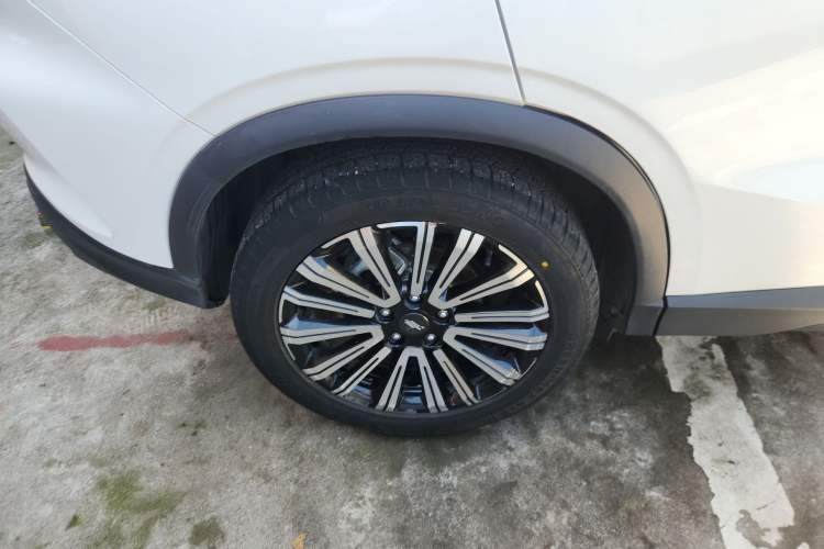 Used CHANGAN OSHAN X5 2021 1.5T DCT Prestige Edition Right Rear Wheel Hub