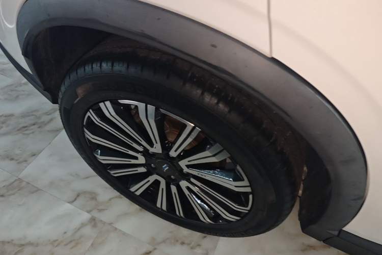 Used CHANGAN OSHAN X5 2021 1.5T DCT Prestige Edition Right Rear Wheel Hub