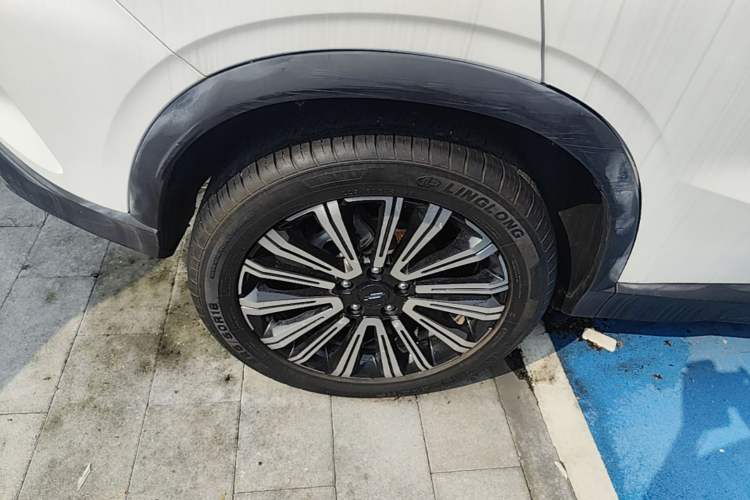 Used CHANGAN OSHAN X5 2021 1.5T DCT Prestige Edition Right Rear Wheel Hub