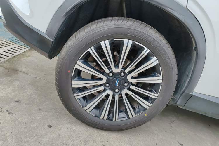 Used CHANGAN OSHAN X5 2021 1.5T DCT Prestige Edition Right Rear Wheel Hub