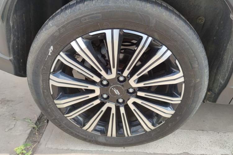 Used CHANGAN OSHAN X5 2021 1.5T DCT Prestige Edition Right Rear Wheel Hub