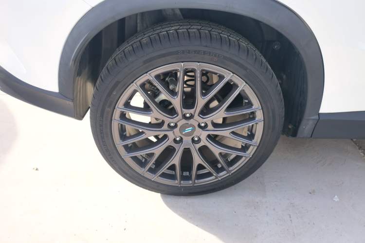 Used CHANGAN OSHAN X5 2021 1.5T DCT Flagship Edition Right Rear Wheel Hub
